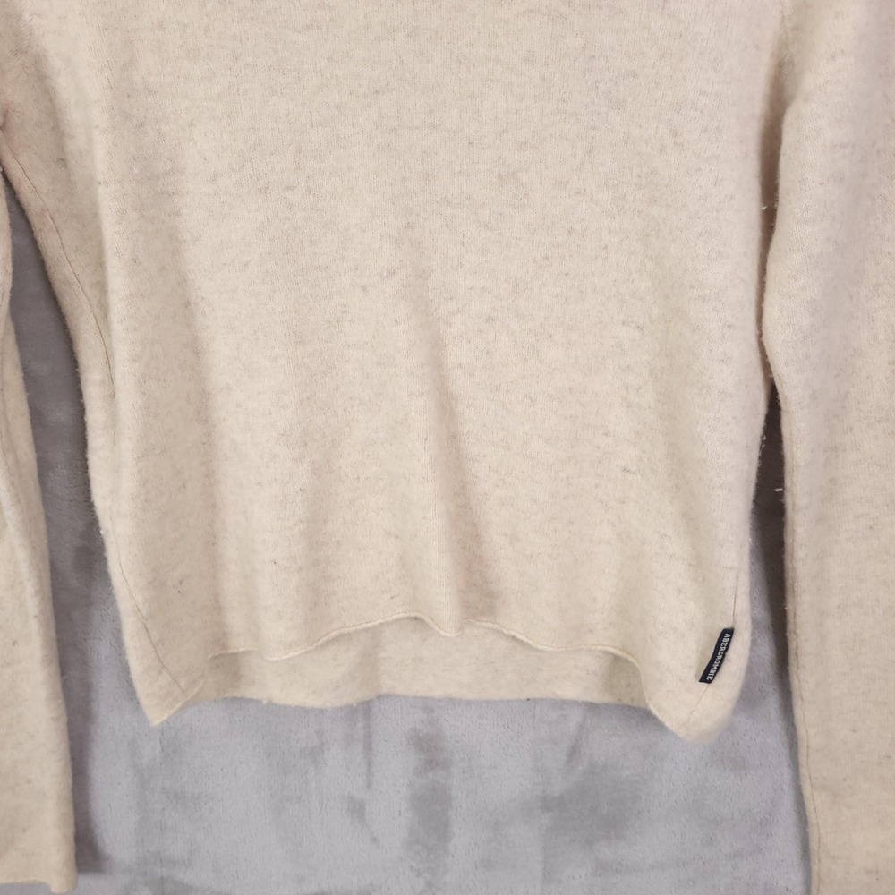 Abercrombie & Fitch Wool Sweater Womens Medium White V Neck Muscle Fit Knit - Picture 3 of 13